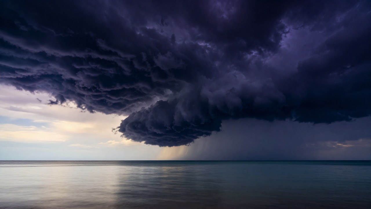 Paisaje costero que ilustra la tensión entre la tranquilidad del mar y una inminente tormenta.